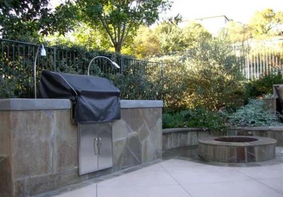 Built-in outdoor grill