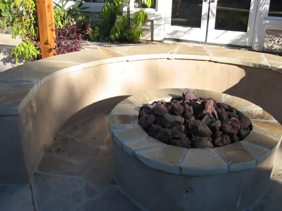 Circular outdoor fire pit